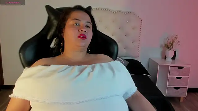 JadeBellee online show from May 28, 12:47 pm