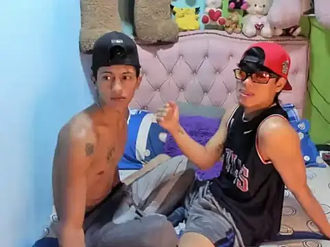 sexy guys23 online show from June 8, 1:28 am