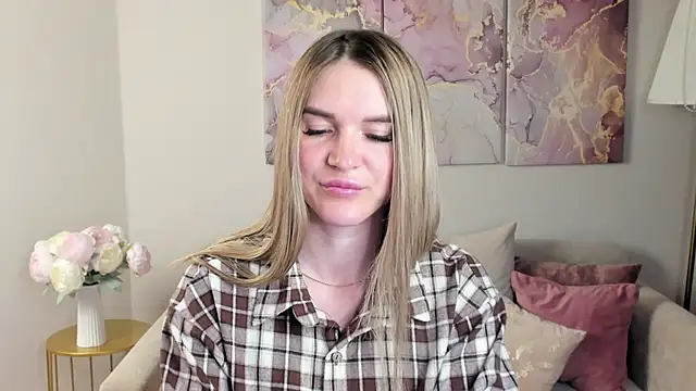 RoxyReignn online show from June 23, 3:26 am