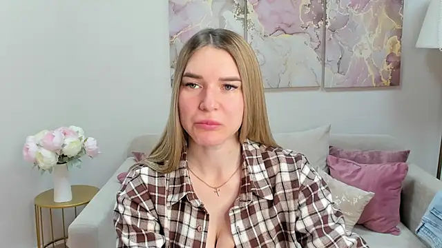 RoxyReignn online show from June 28, 9:54 pm