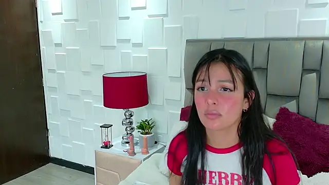 ValerieNoir  online show from May 26, 1:21 pm