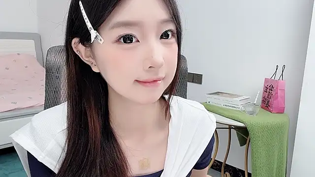 Yoyo33355 online show from June 16, 4:02 am