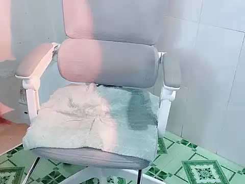 -Naomii  online show from July 12, 1:39 am