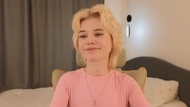 mood berry  online show from June 4, 2:43 pm