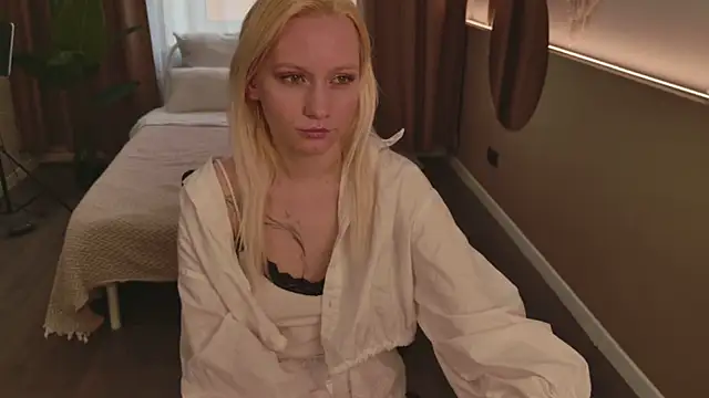 haleybooo online show from June 15, 6:35 am