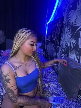 YoungXylena online show from May 28, 6:28 pm