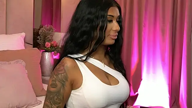 LaylaVixenn online show from June 26, 6:36 am