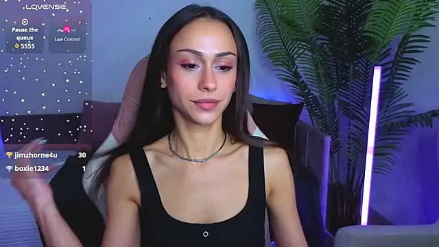 Petite Moly online show from June 22, 3:25 am