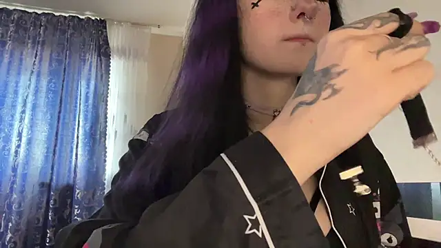 HolyCute online show from July 4, 5:09 pm