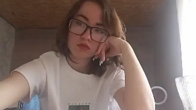 OliviaMoment online show from June 21, 9:35 am