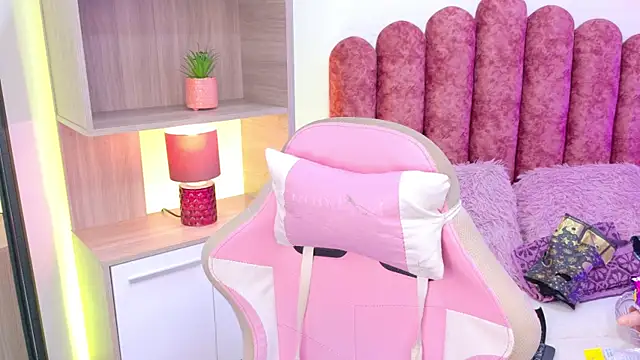 CamilleBlair  online show from July 2, 12:11 pm