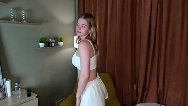 BlondeBombX online show from May 31, 12:00 pm