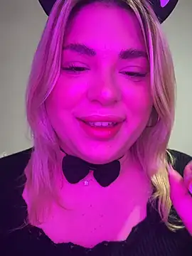 cutestsnoww online show from June 3, 12:39 pm