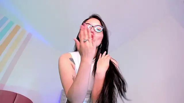 Emma lakshmi online show from June 26, 3:24 pm
