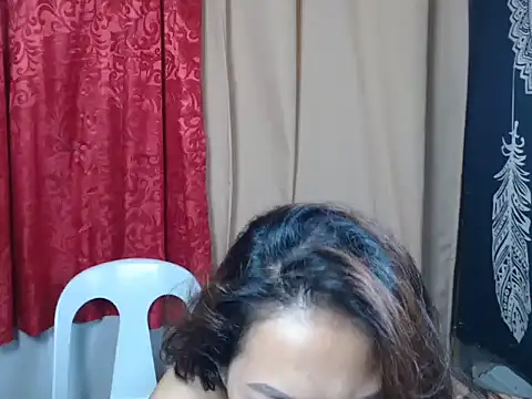 urpretty hotmama online show from July 7, 7:23 am