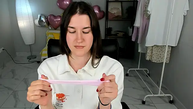 Elizabeth Kim online show from June 1, 1:24 pm