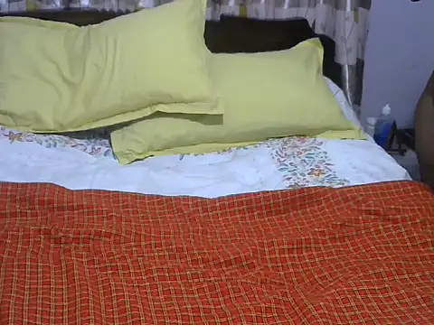 Hotbooty000 online show from July 19, 6:26 am