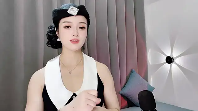 Momo-Wow online show from June 18, 9:14 am