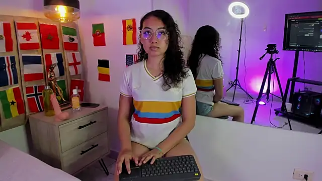 Ailamoon online show from July 3, 8:37 pm