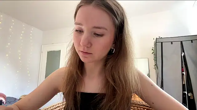 smalllisa online show from June 14, 4:07 pm