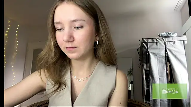 smalllisa online show from July 18, 4:42 pm