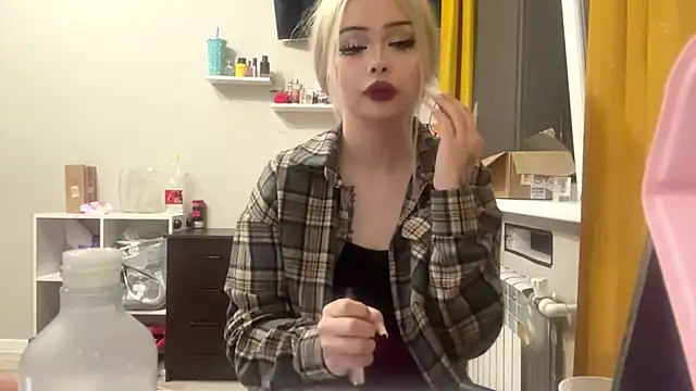 moonluv33 online show from June 25, 1:57 pm