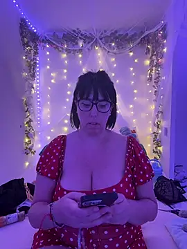 juliee1979 online show from August 5, 4:57 pm