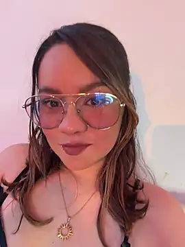 Emma Jonas online show from June 19, 6:11 pm