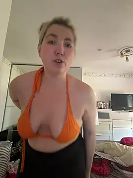 LauraStarr online show from June 24, 11:09 am