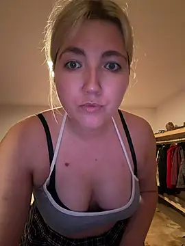 LauraStarr online show from July 8, 4:31 pm