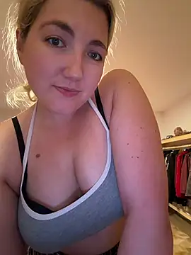 LauraStarr online show from July 16, 5:06 pm