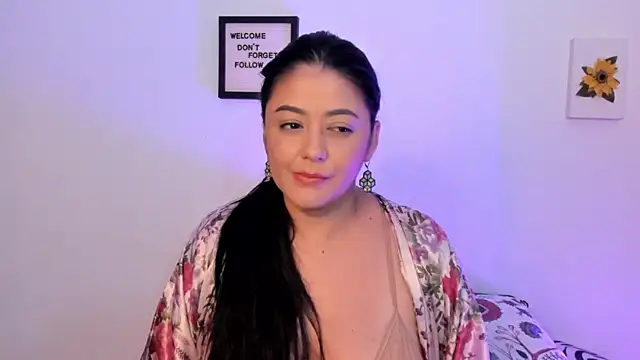 LauraToro  online show from July 26, 8:27 pm