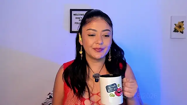 LauraToro  online show from August 6, 4:52 am
