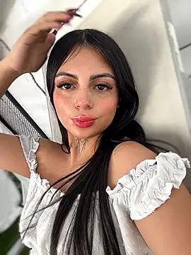 LilLucyXXX online show from June 16, 9:38 pm