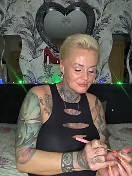 InkedMissLaBaehm online show from June 23, 10:41 pm
