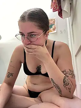 mclacy online show from July 8, 11:34 am