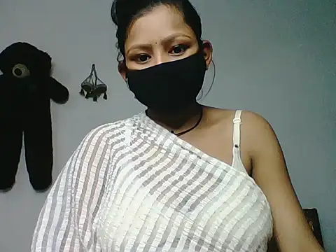 RADHIKA SINGH8 online show from June 20, 3:59 pm