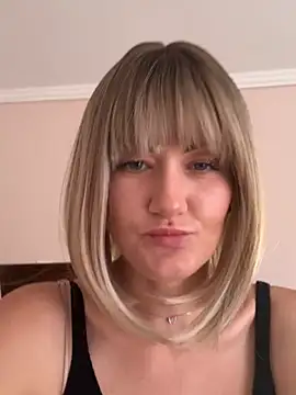 LunaFoxs online show from July 8, 9:22 am