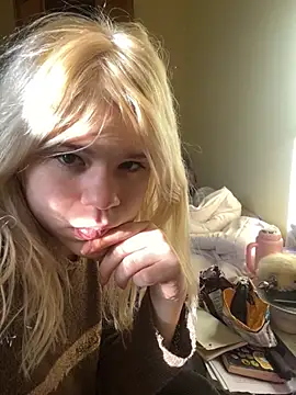 lolitacoreee online show from June 14, 12:38 pm