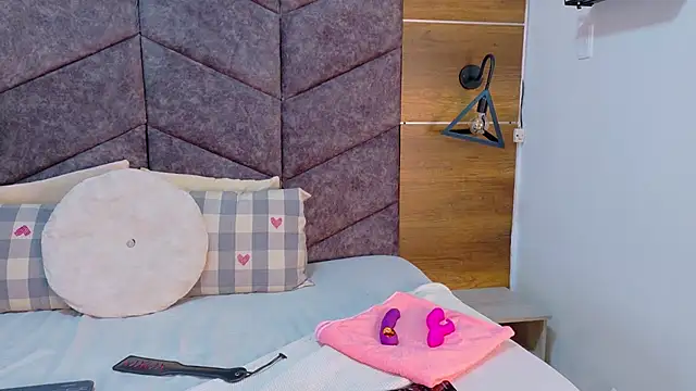 ShelyEvans   online show from July 6, 1:11 am