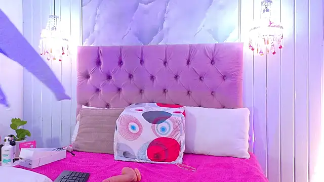 LunaRose18 online show from August 6, 3:02 am
