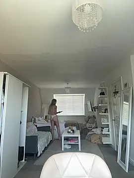 sophiemae online show from July 8, 10:39 am