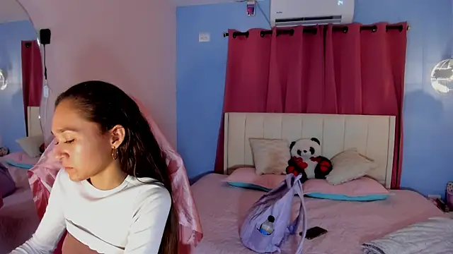 Alizzon blake online show from August 5, 2:01 pm