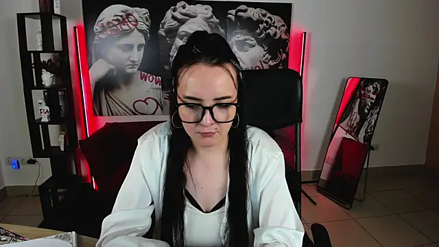 TiffanysGlow online show from June 25, 1:57 pm