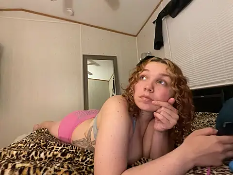 scarlettefoxx online show from July 17, 4:17 am