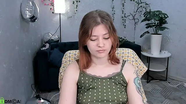 Velvet-Flame online show from July 6, 3:01 am