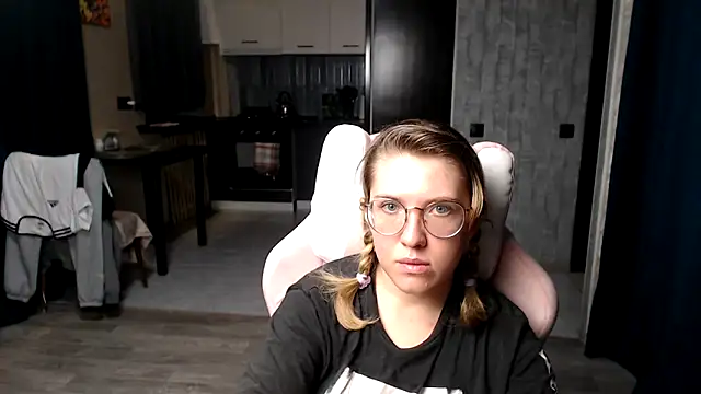 Reginasmilee online show from September 18, 1:48 am