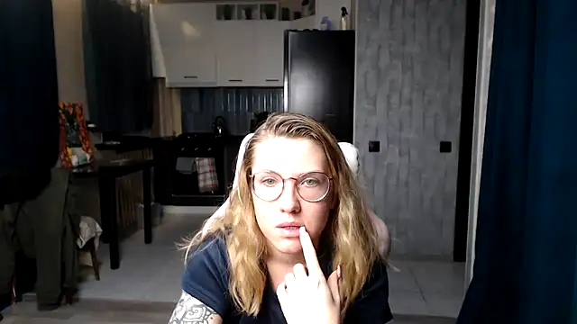 Reginasmilee online show from September 16, 1:35 am