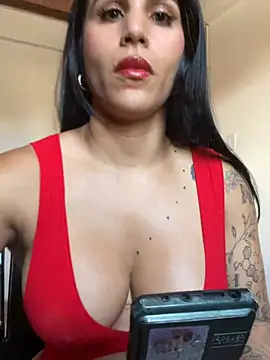 chiquiscaro online show from July 14, 2:11 pm