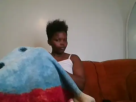 petite shakes online show from July 8, 10:01 pm